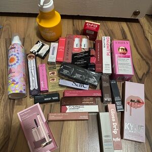 Makeup Bundle! You get everything in the picture